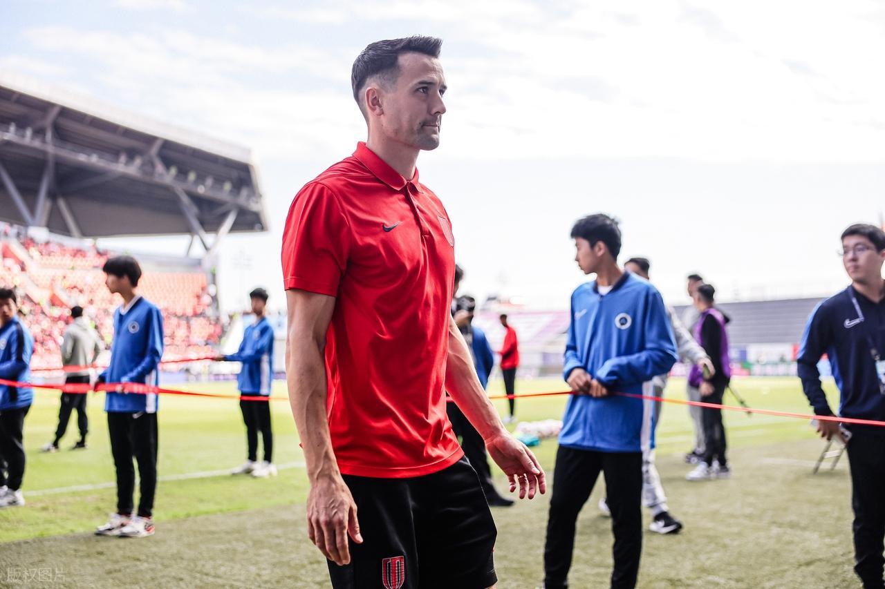 背刺？同样是500万顶薪，嘴里说着喜欢蓉城，周定洋却去了新鹏城