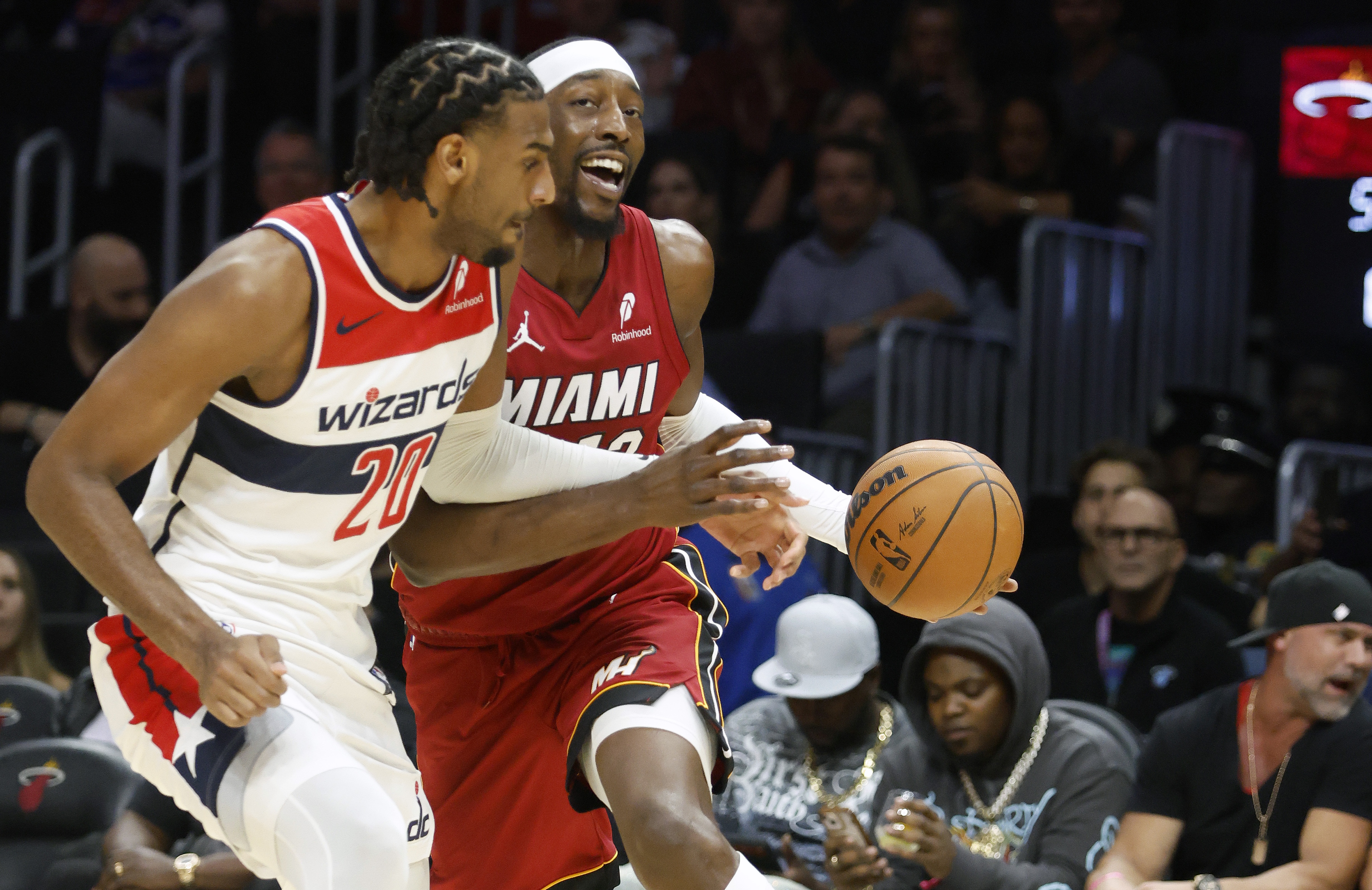 爱游戏网页版-韦德:奇才为啥全场紧逼阿德巴约?他又不是库里 不会过半场就扔