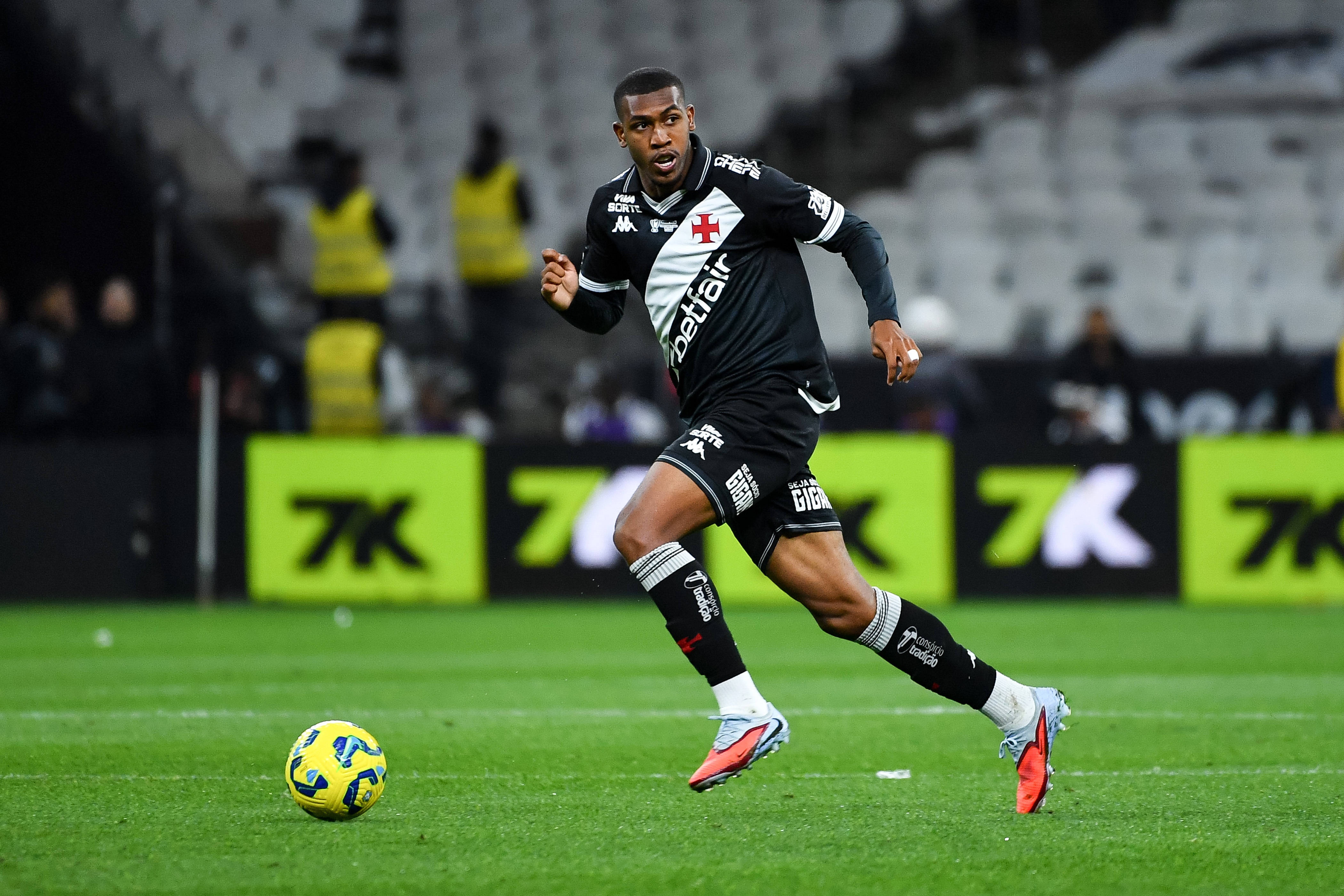 爱游戏网页版-记者:伯恩茅斯引进19岁前锋拉扬达成原则性协议,总价约3000万镑