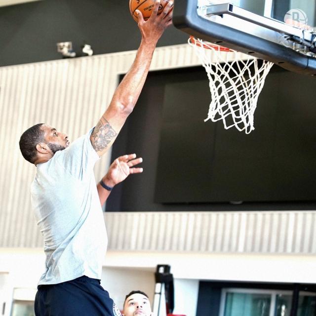 1617285281136038746.jpeg 抢首发阿德绝不怂!不当全明星愿当3D中锋